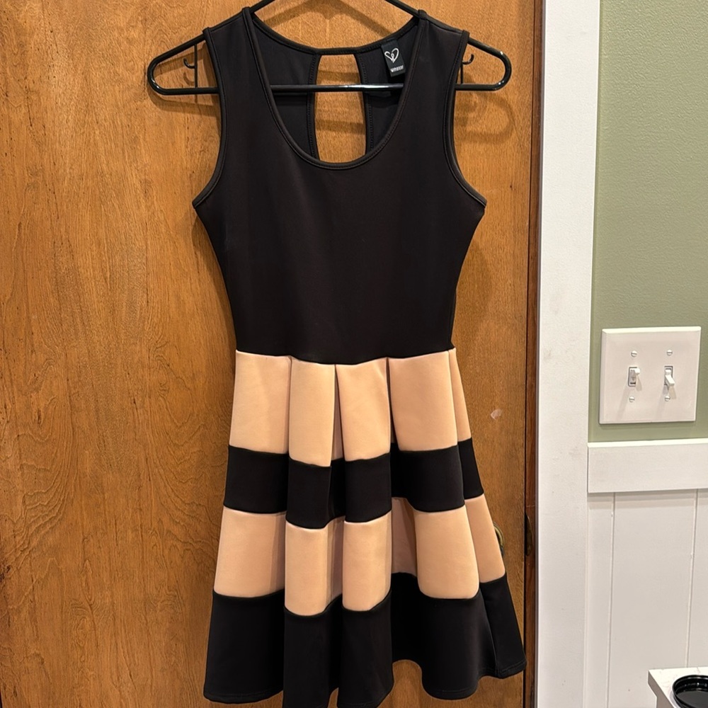 Black and tan dress, Windsor brand.